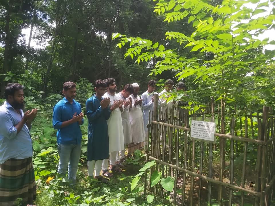 শহীদ সাব্বিরের কবর জিয়ারত করলেন ইবি বৈবিছাআর নেতৃবৃন্দ