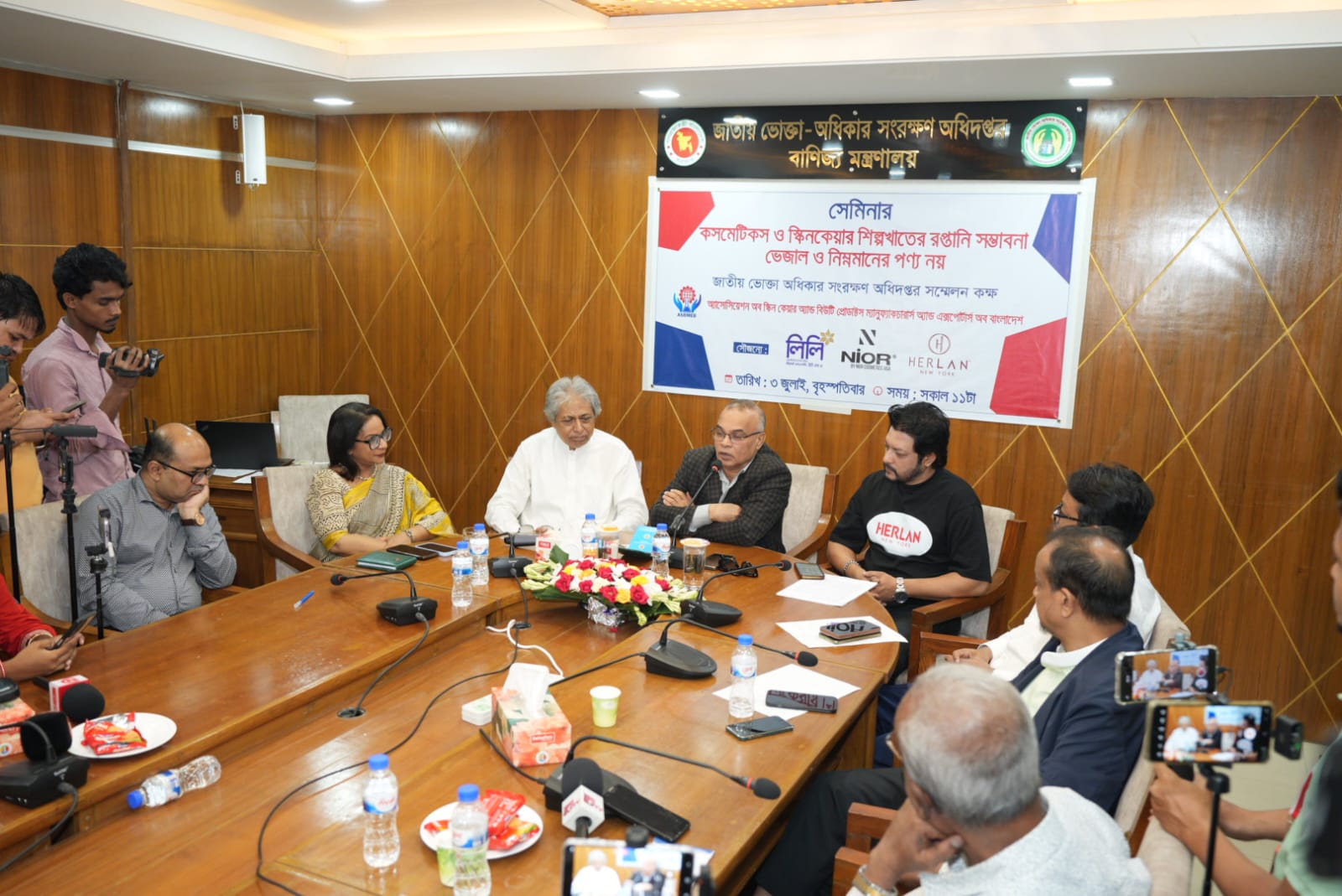 অসাধু আমদানিকারকদের দৌরাত্ম: বড় অংকের রাজস্ব হারাচ্ছে দেশ