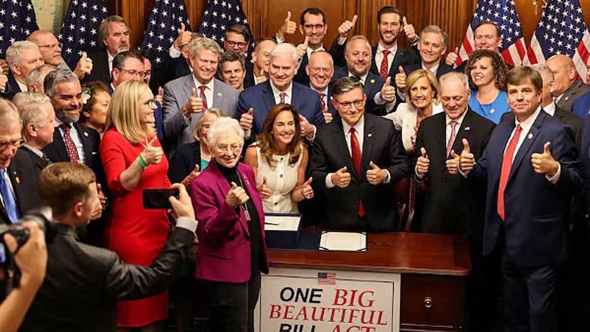 ট্রাম্পের আলোচিত ‘বিগ বিউটিফুল বিল’ কংগ্রেসে পাস