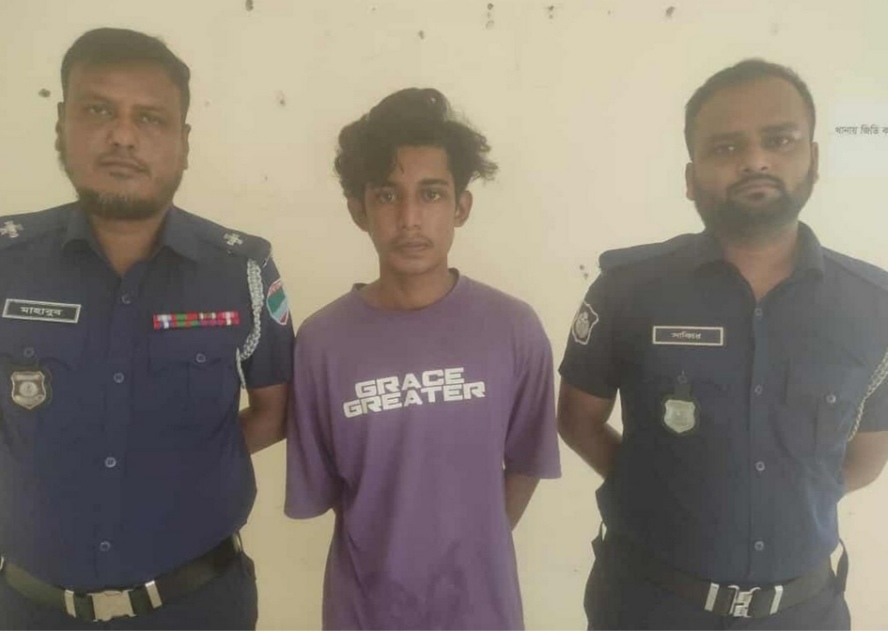 দেবহাটায় কলেজ ছাত্রীকে ধর্ষণের অভিযোগে যুবক আটক