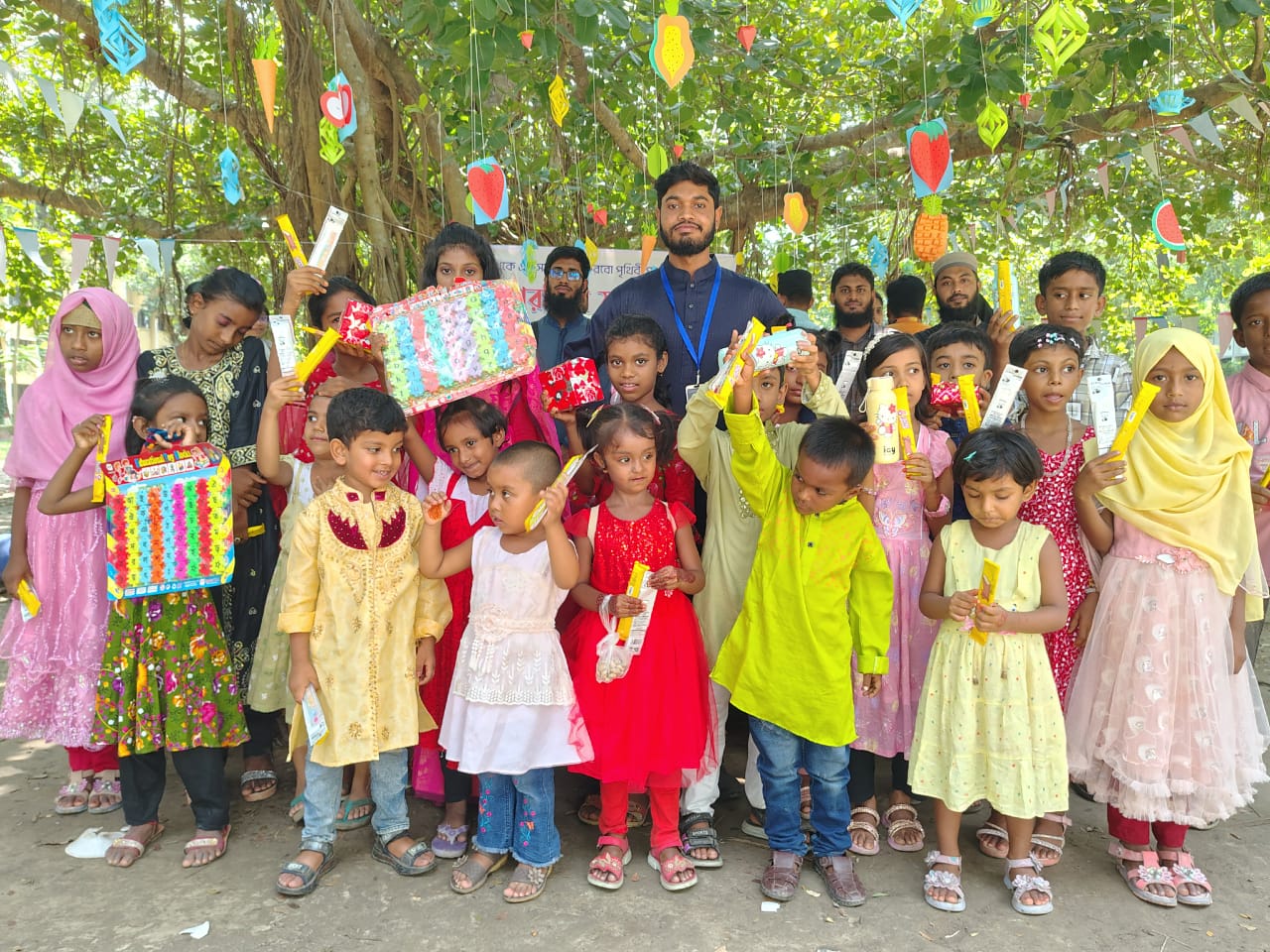 সুবিধাবঞ্চিত শিশুদের নিয়ে ইবি সিআরসির ফল উৎসব