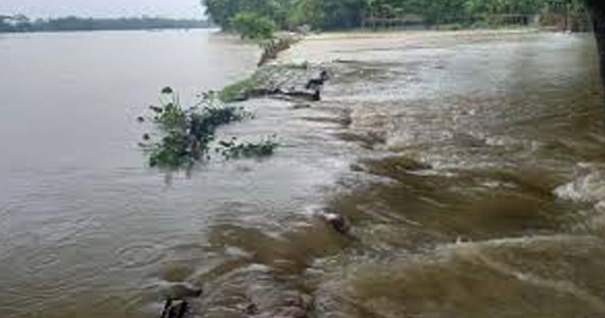 বৃষ্টি কমবে কবে, বন্যার শঙ্কা কতটা?