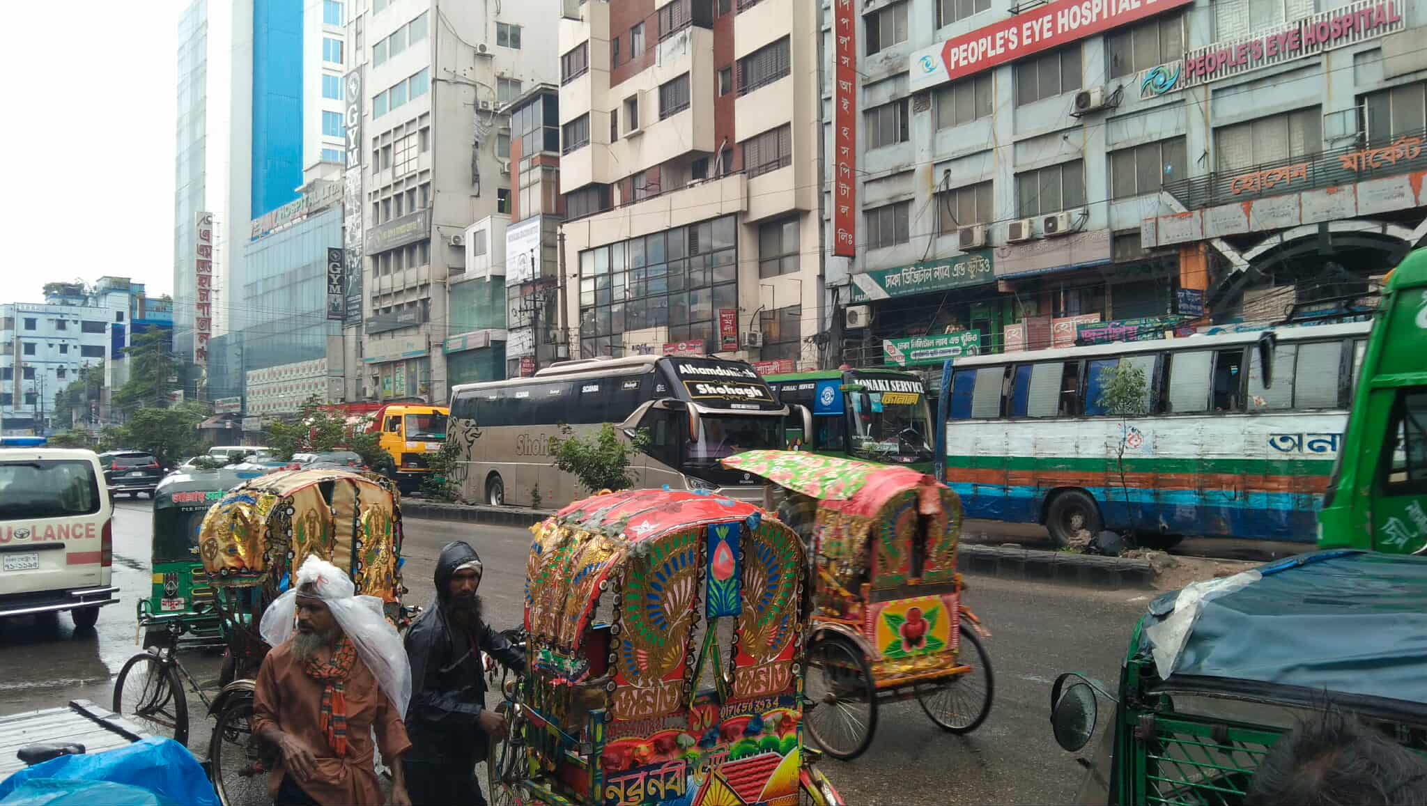 টানা বৃষ্টিতে রাজধানীজুড়ে দুর্ভোগ