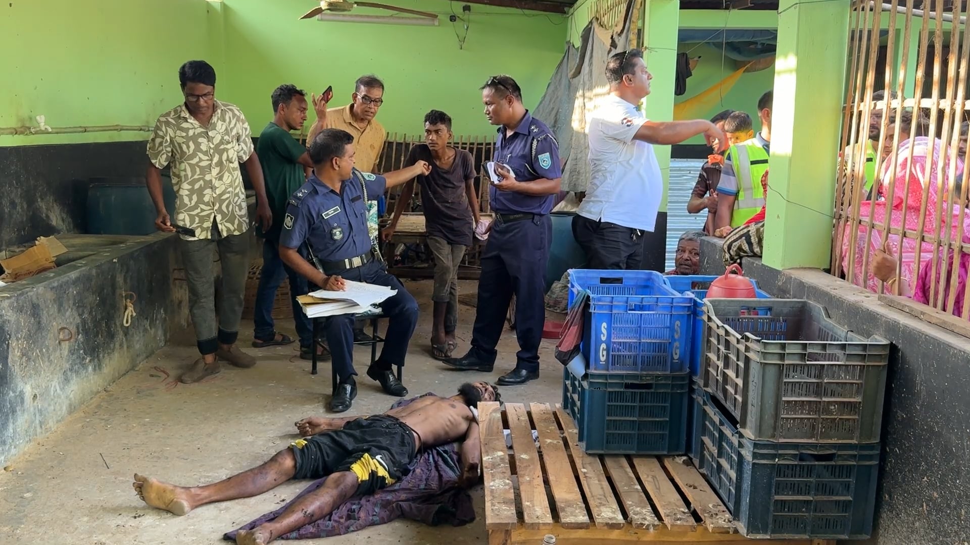 হিলিতে চোর সন্দেহে যুবককে পিটিয়ে হত্যা, আটক ১