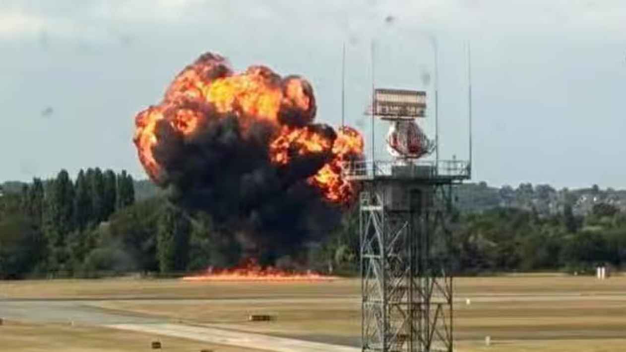 এবার লন্ডনে ওড়ার পরই ভেঙে পড়ল বিমান