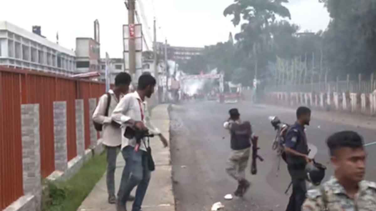 সমাবেশ শেষে এনসিপির গাড়িবহরে হামলা, রণক্ষেত্র গোপালগঞ্জ