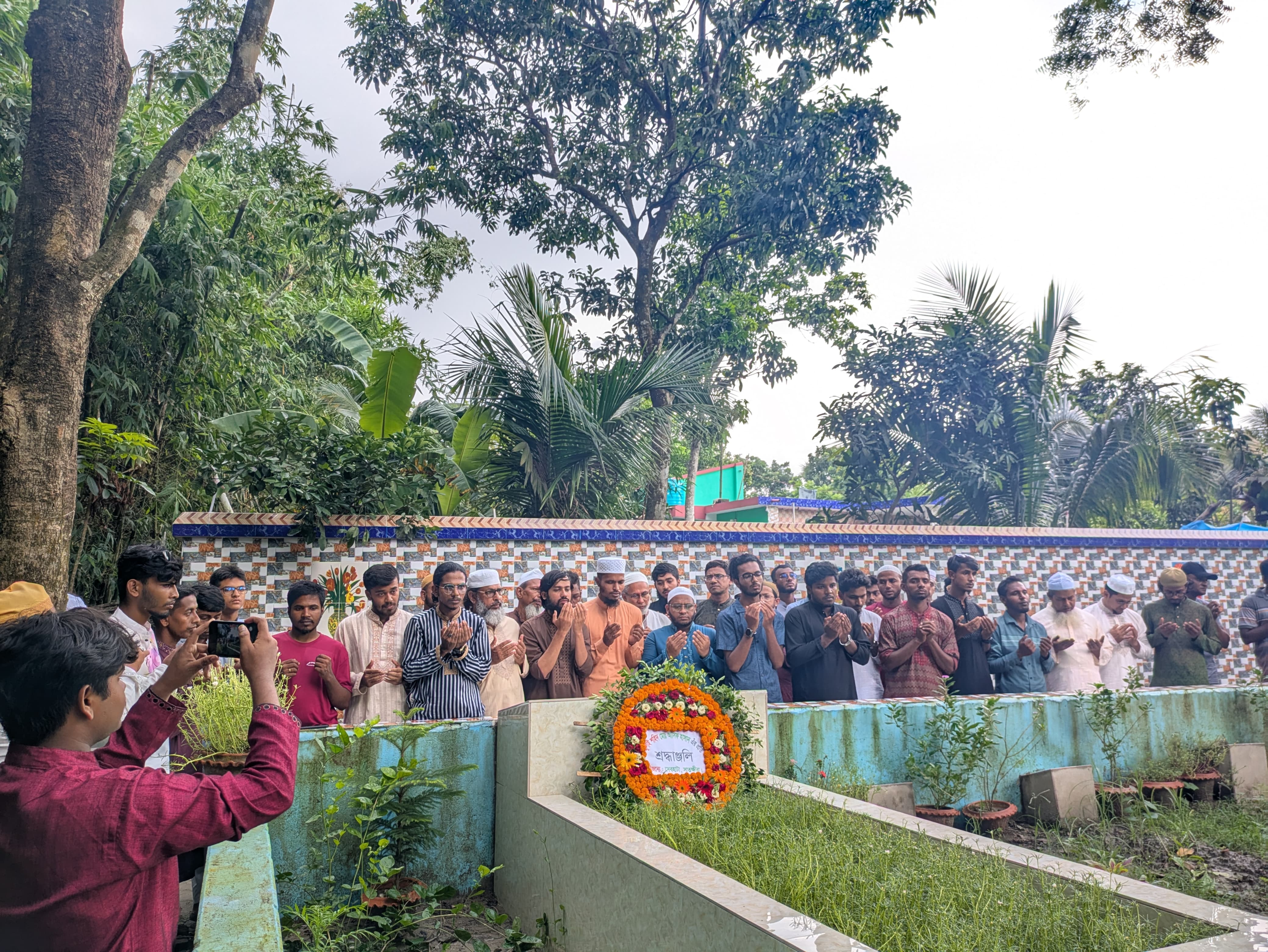 সহযোদ্ধাকে টেনে তুলতে গিয়ে পুলিশের গুলিতে শহীদ হন সাতক্ষীরার আসিফ