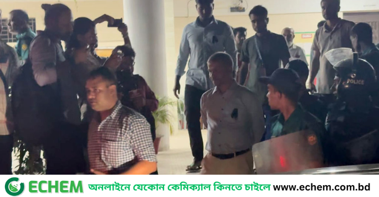 ৯ ঘণ্টা অবরুদ্ধ থাকার পর মাইলস্টোন ছাড়তে পারলেন দুই উপদেষ্টা-প্রেস সচিব