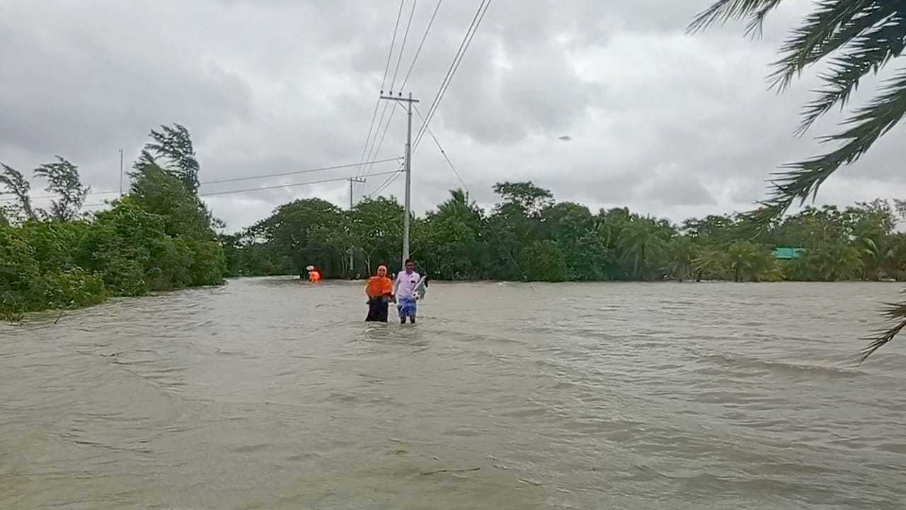 নোয়াখালীর নিম্নাঞ্চল প্লাবিত, ভাঙনের মুখে শতাধিক বাড়িঘর