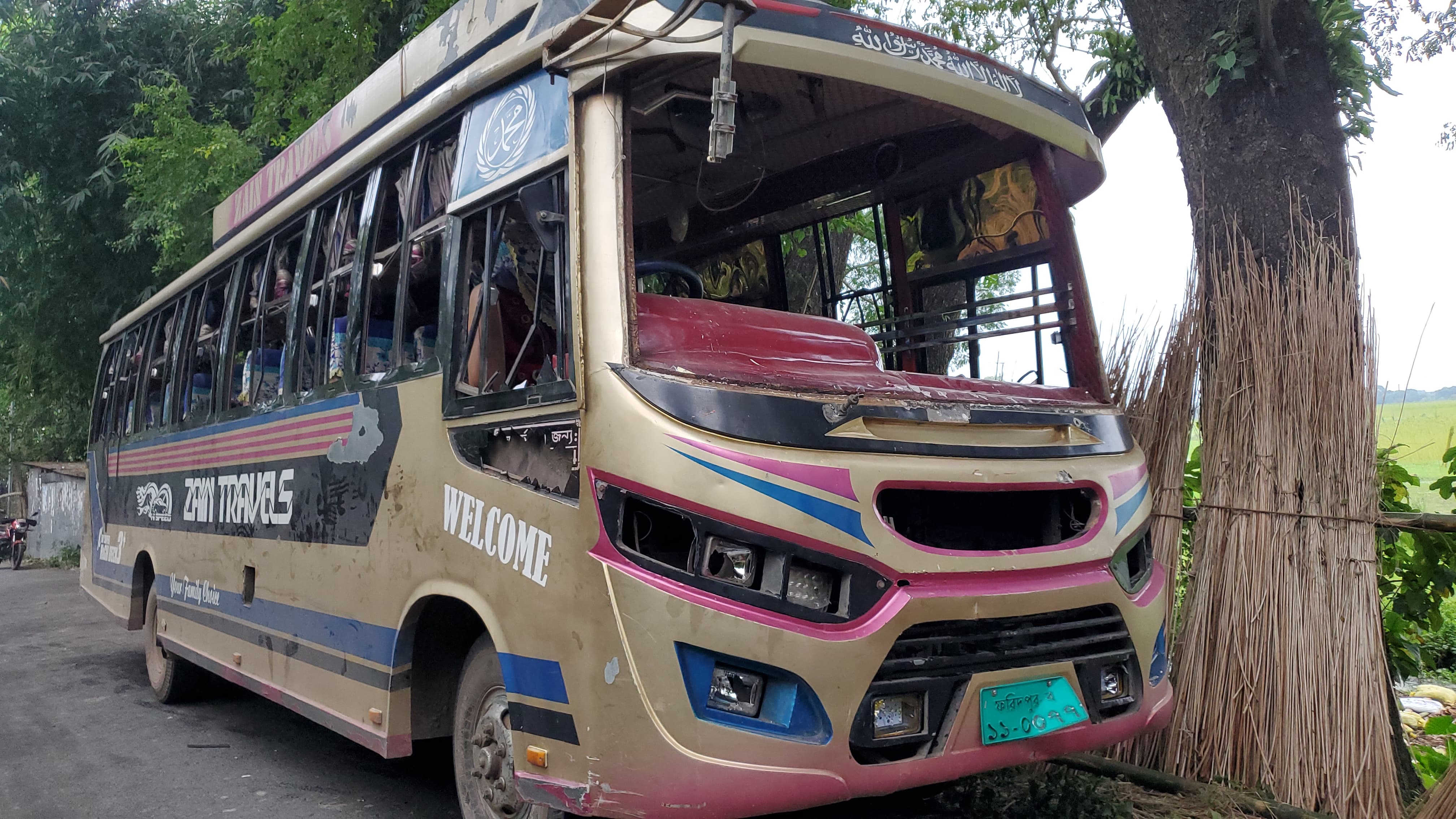 নগরকান্দায় বাসচাপায় নারীর মর্মান্তিক মৃত্যু, বিক্ষুব্ধ জনতার ভাঙচুর