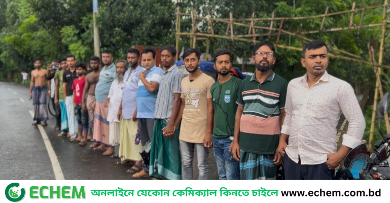 ফরিদপুরের নগরকান্দায় বাসচাপায় নারীর মৃত্যুর প্রতিবাদে মানববন্ধন, স্পিড ব্রেকার স্থাপনার দাবি