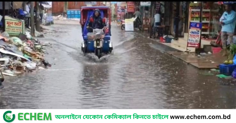 ৩ ঘন্টার বৃষ্টিতে ডুবল নোয়াখালী শহর, দুর্ভোগ চরমে
