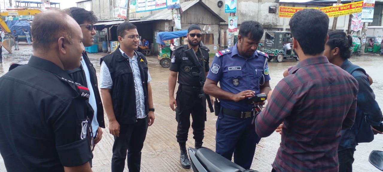জামালপুরে র্যাব-পুলিশের চেকপোস্টে লাখ টাকা জরিমানা