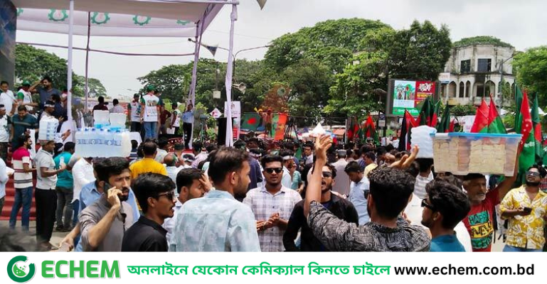 শাহাবাগে ‘গণঅভ্যুত্থান দিবস’ উপলক্ষে ছাত্রদলের আনন্দ উৎসব