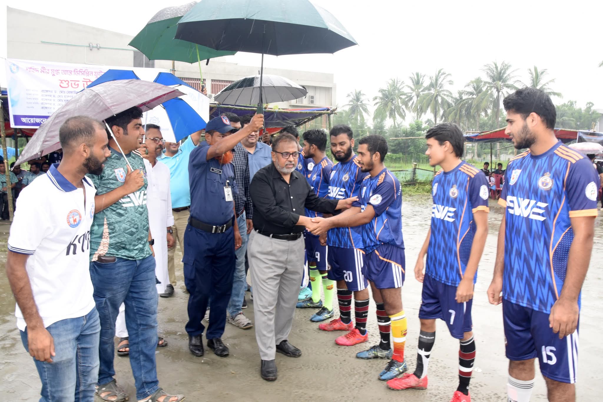 খুবিতে শহীদ মীর মুগ্ধ আন্তঃডিসিপ্লিন ফুটবল প্রতিযোগিতার উদ্বোধন