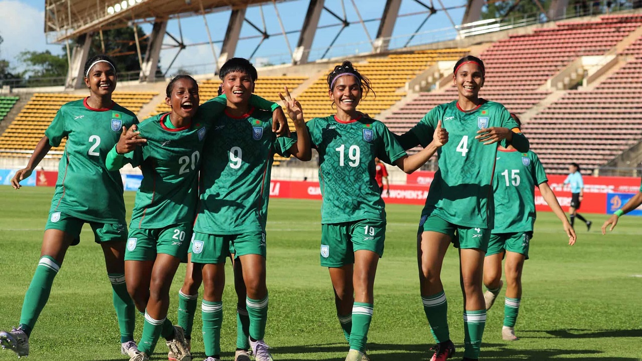 তৃষ্ণার হ্যাটট্রিকে ৮-০ গোলে জয় বাংলাদেশের