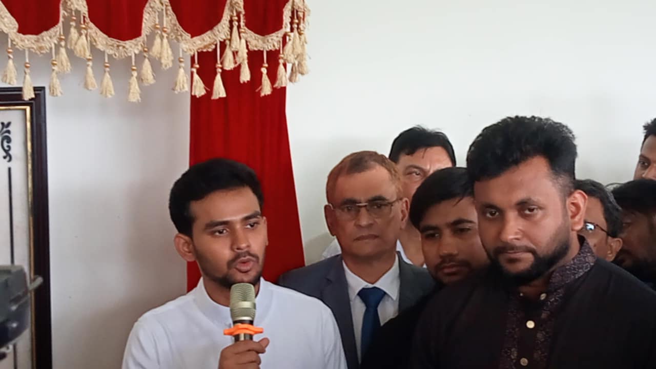 খেলাধুলার মাধ্যমে মাদকসহ সমাজের অশুভ কাজ থেকে বেড়িয়ে আসা সম্ভব: উপদেষ্টা আসিফ
