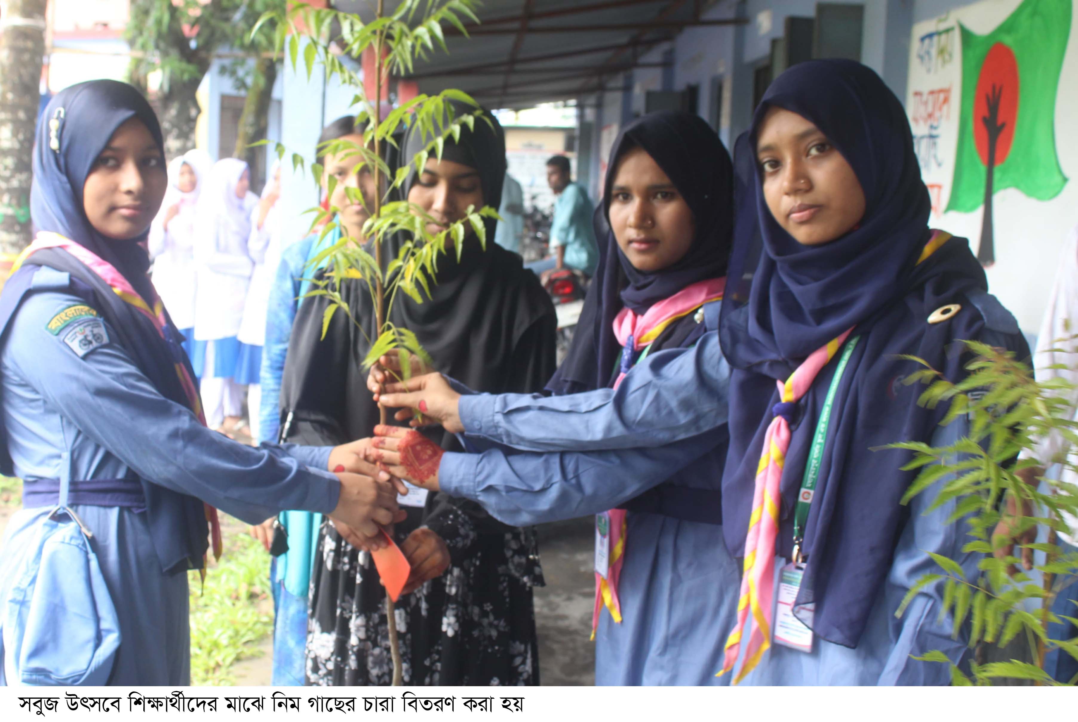 কুড়িগ্রামে সবুজ উৎসবে শতাধিক পরিবেশ প্রেমীর অংশগ্রহণ
