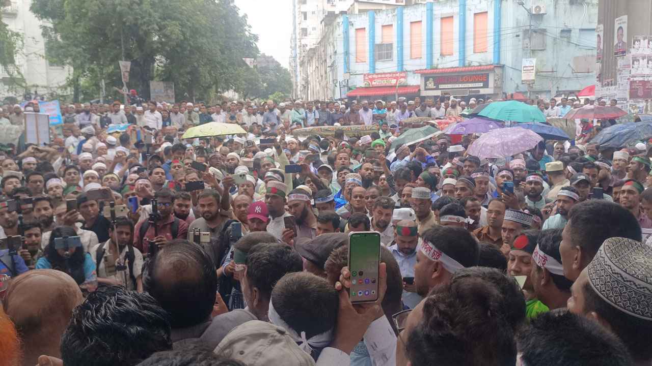 দাবি পূরণের আশ্বাসে শিক্ষকদের আন্দোলন স্থগিত