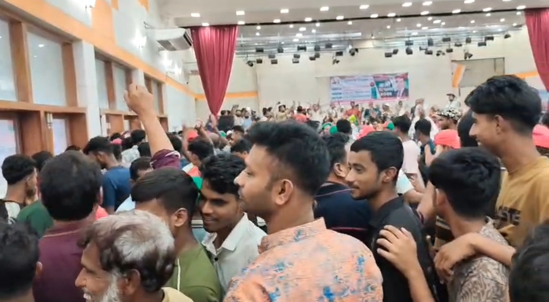 আলফাডাঙ্গায় বিএনপির কর্মী সম্মেলনে হট্টগোল, ভুয়া স্লোগান দিয়ে একাংশের বর্জন