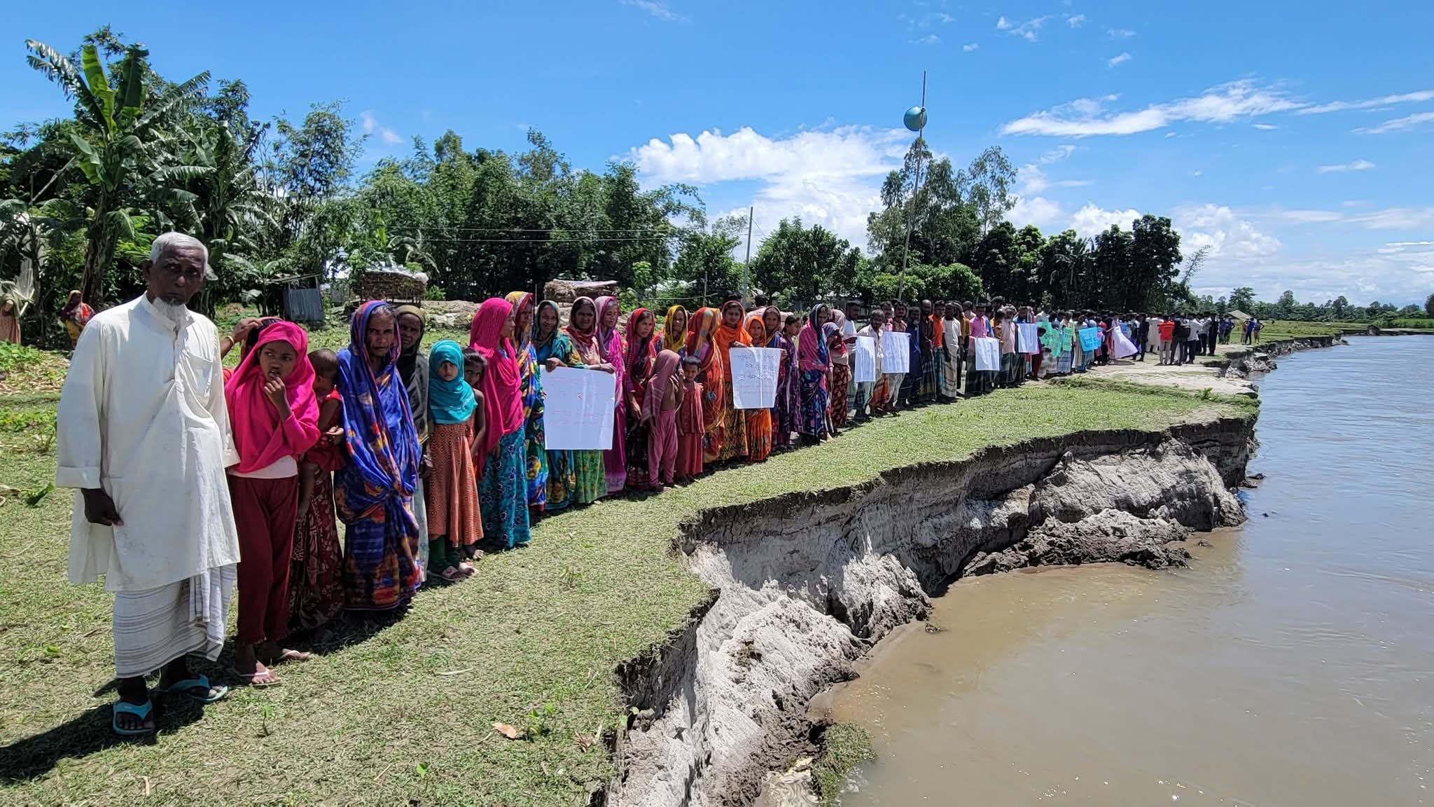 'আমরা আশ্রয় চাই না, চাই টেকসই বাঁধ'—কুড়িগ্রাম চরবাসীর আর্তনাদ