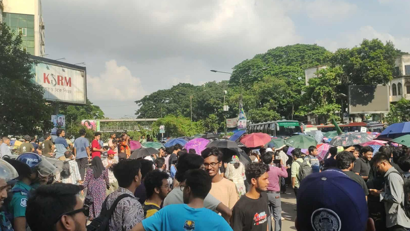 শাহবাগ মোড় অবরোধ বুয়েট শিক্ষার্থীদের