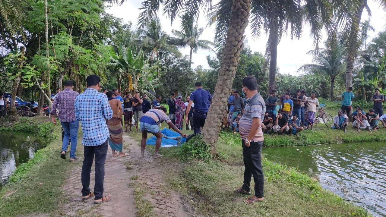 সাতক্ষীরায় নিখোঁজের ৪ দিন পর ঘের থেকে অর্ধগলিত মরদেহ উদ্ধার