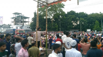 নীলফামারীতে শ্রমিক-সেনাবাহিনী-পুলিশ সংঘর্ষ, গুলিতে শ্রমিক নিহত