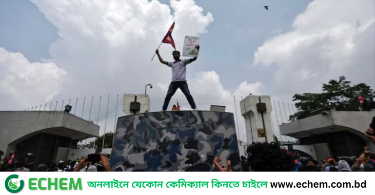 রক্তক্ষয়ী বিক্ষোভের পর নেপালে তুলে নেওয়া হলো সোশ্যাল মিডিয়া নিষেধাজ্ঞা