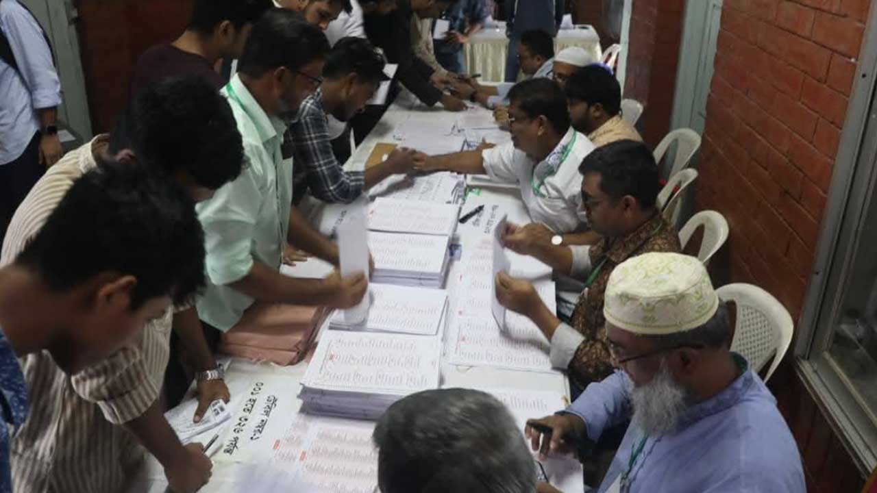 শেষ হলো ডাকসুর ভোটগ্রহণ, এবার ফলের অপেক্ষা