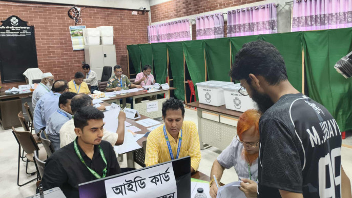 জাকসু ভোট: ৩ ঘণ্টায় কোথাও স্বাভাবিক, কোথাও কম