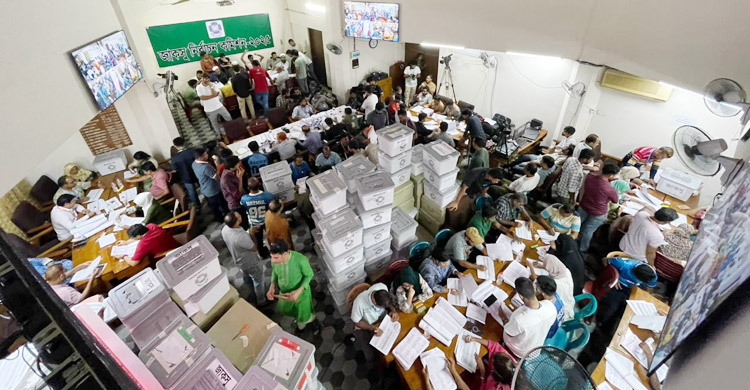 জাকসু নির্বাচনে তৃতীয়দিনের মতো চলছে ভোট গণনা
