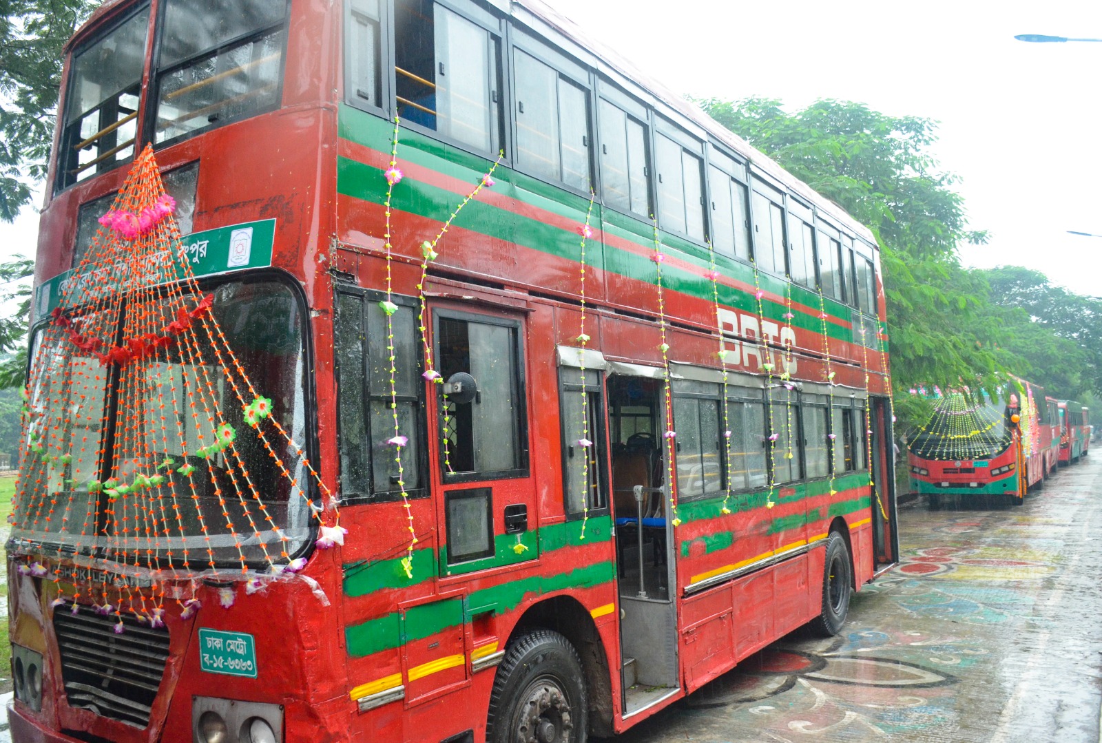 উদ্ভোদনের দিনই বেরোবির ভাড়া বাসে যান্ত্রিক ত্রুটি