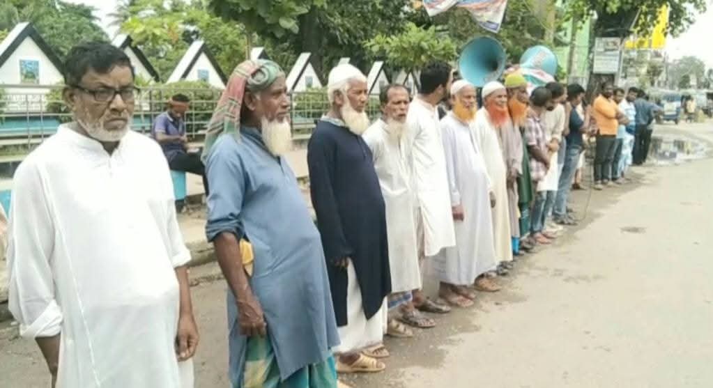 কুড়িগ্রামে সারের কৃত্রিম সংকটের প্রতিবাদে মানববন্ধন