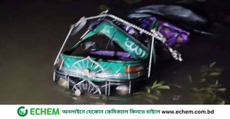 নোয়াখালীতে অটোরিকশা উল্টে প্রাণ গেল নারীর ,আহত-৪