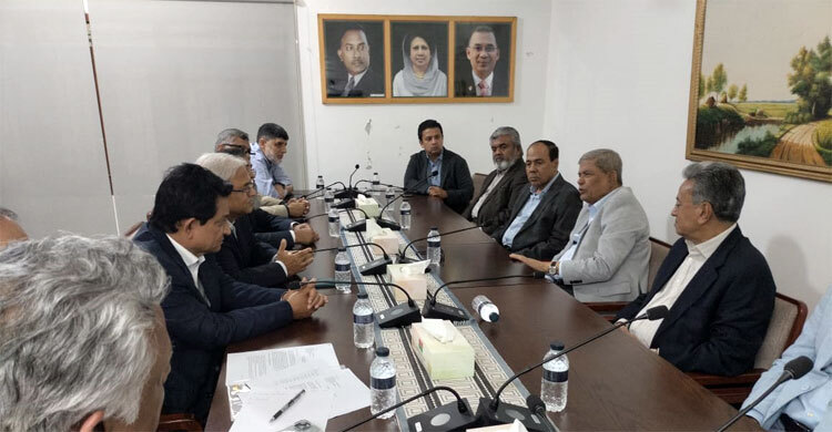 ফখরুলের সঙ্গে বৈঠকে ব্যবসা খাতে ‘উদ্বেগের’ কথা বললেন শীর্ষ ব্যবসায়ীরা