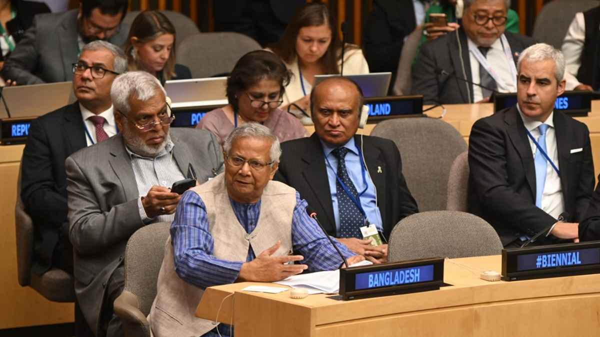 মর্যাদা, সমৃদ্ধি ও স্থিতিশীলতার অর্থনীতি গড়ার আহ্বান প্রধান উপদেষ্টার