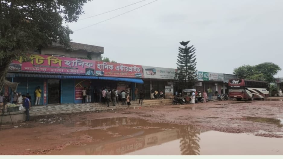 নাটোর-ঢাকা রুটে ফের বাস বন্ধ, ভোগান্তিতে যাত্রীরা