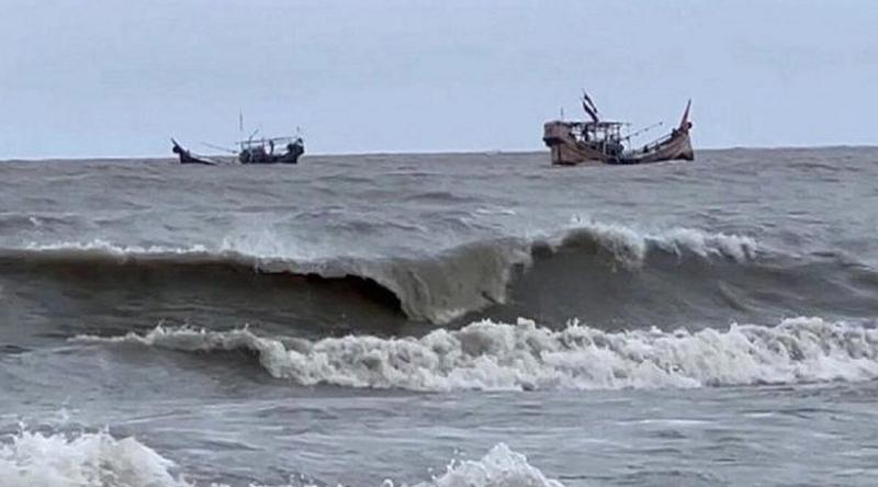 রাতে উপকূল অতিক্রম করবে গভীর নিম্নচাপ