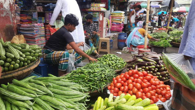 বৃষ্টির প্রভাবে বাজারে বাড়তি দামে সবজি, কাঁচামরিচ ৪০০