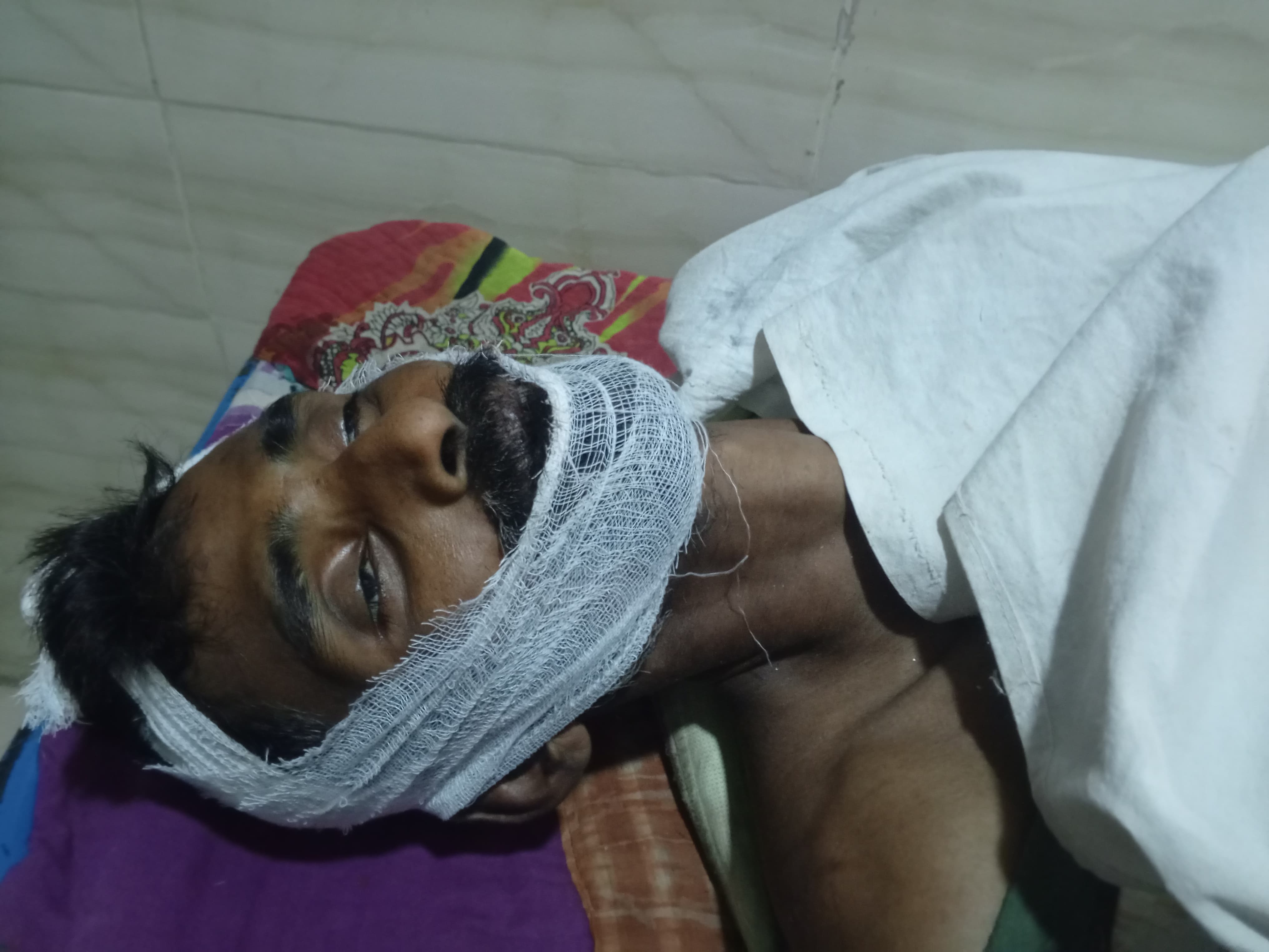 মোরেলগঞ্জে দোকান থেকে ডেকে নিয়ে কৃষককে কুপিয়ে হত্যা