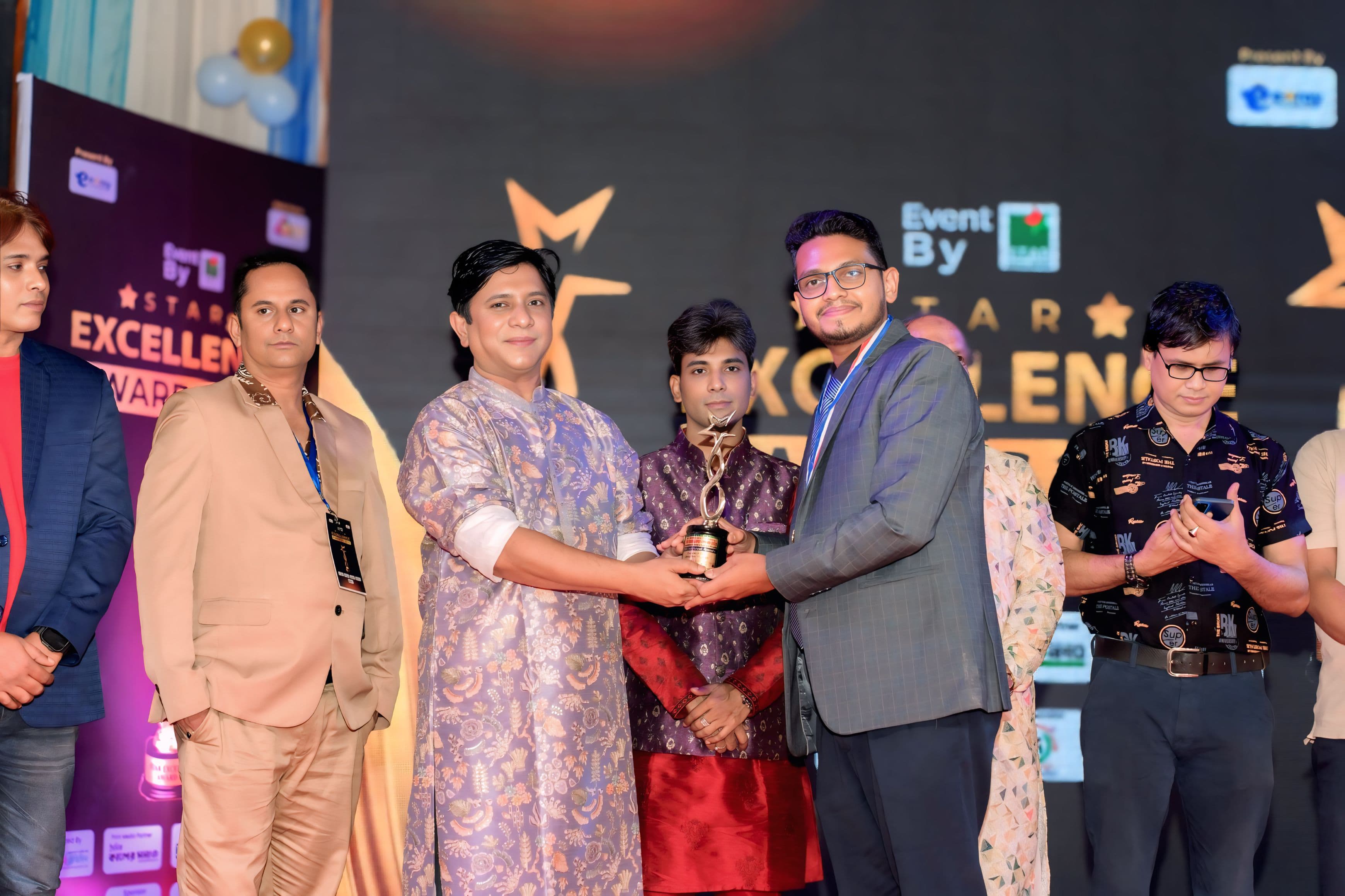 স্টার এক্সিলেন্স অ্যাওয়ার্ড–২০২৫ পুরস্কার পেলেন  রাজশাহী কলেজের শাখাওয়াত