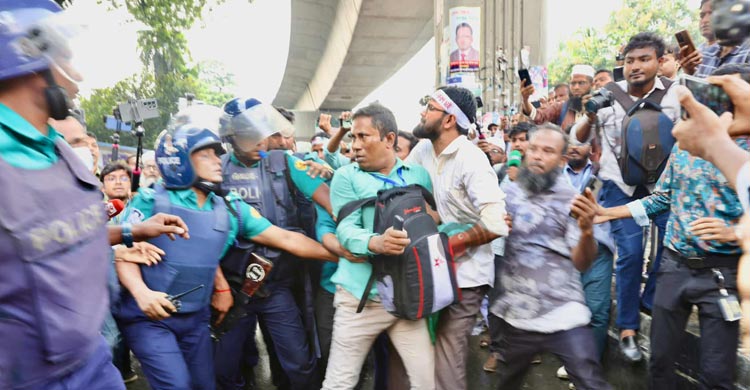 শিক্ষকদের ওপর হামলা: কাল থেকেই সব বেসরকারি শিক্ষাপ্রতিষ্ঠানে কর্মবিরতি