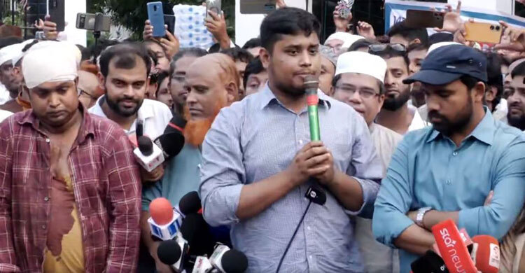 রাস্তায় ফেলে শিক্ষক পেটানো কোনো সভ্য রাষ্ট্রের চরিত্র নয়: হাসনাত আব্দুল্লাহ