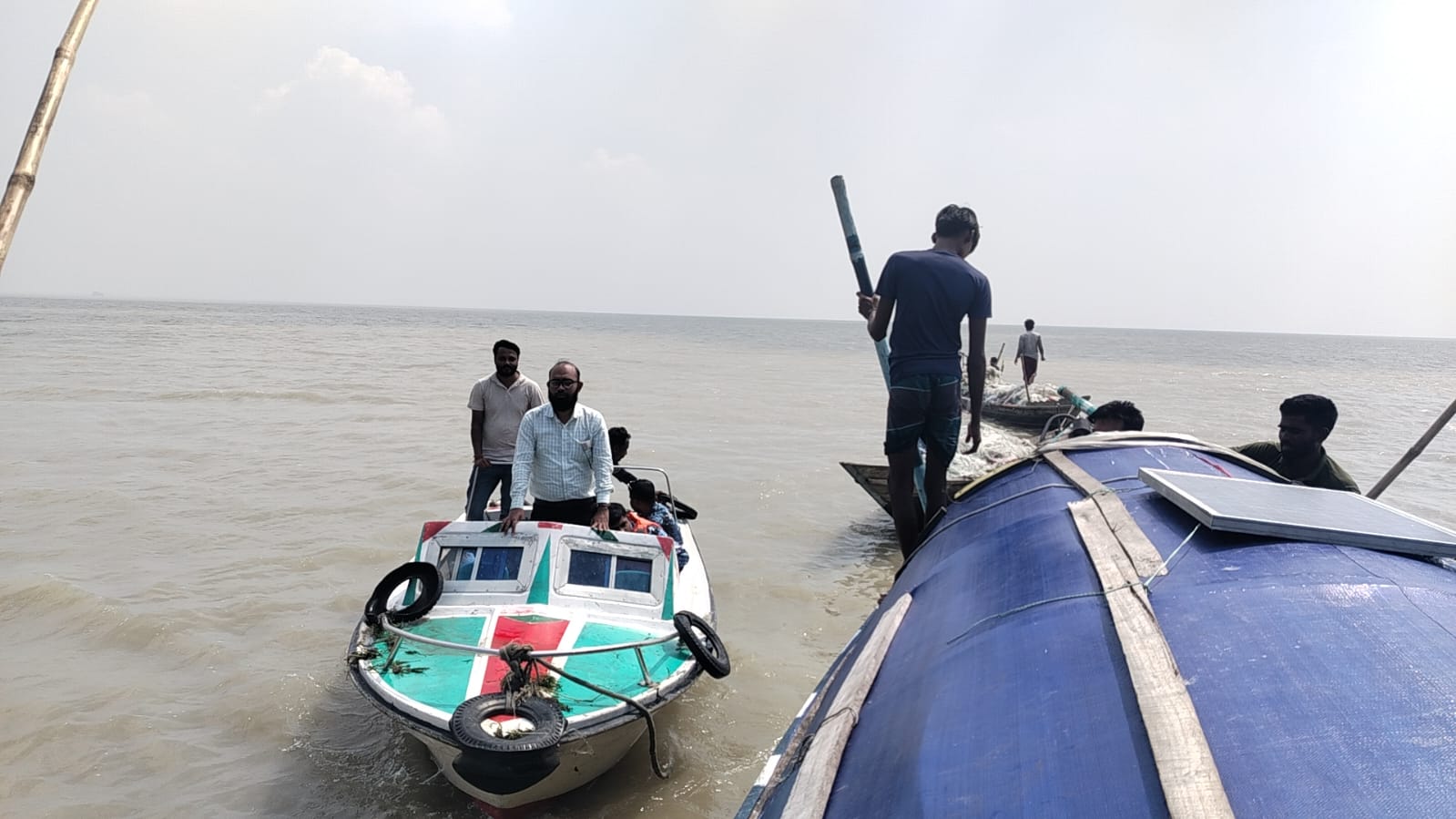 লক্ষ্মীপুরে নিষেধাজ্ঞার ভেতর ইলিশ শিকার, প্রশাসনের অভিযান
