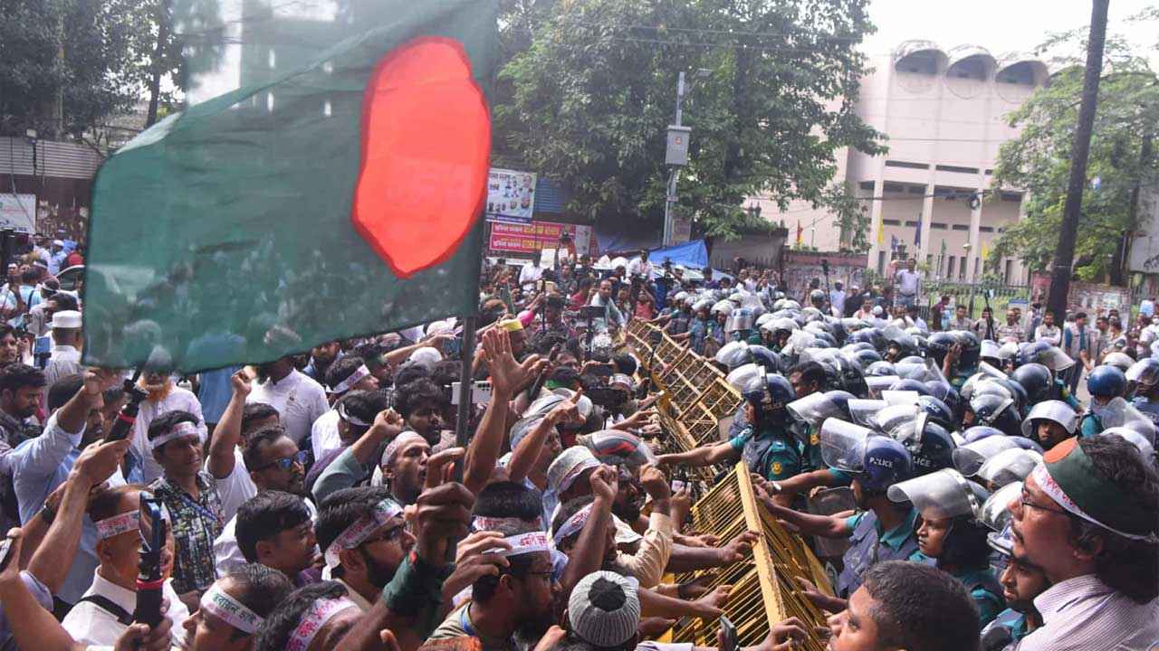 এবার শিক্ষকদের ‘মার্চ টু যমুনা’ কর্মসূচি ঘোষণা