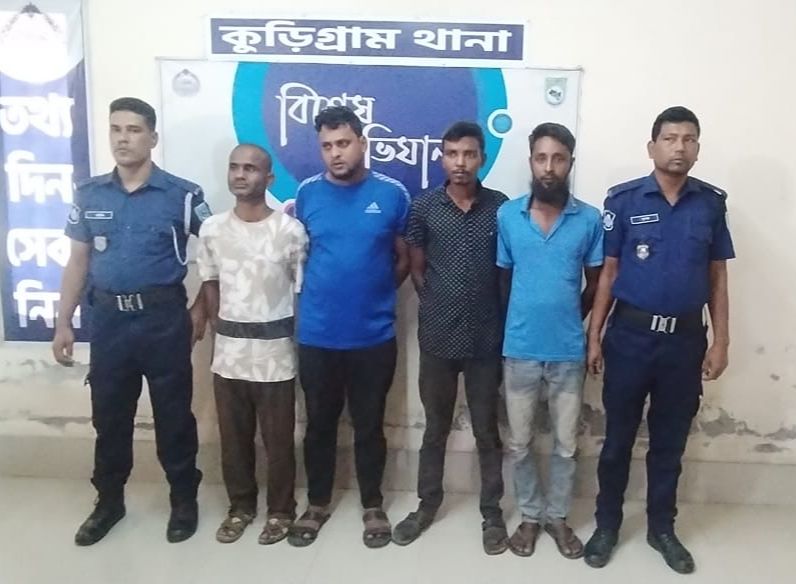 কুড়িগ্রাম জেনারেল হাসপাতালে পুলিশের অভিযান, দালাল চক্রের ৫ জন গ্রেফতার