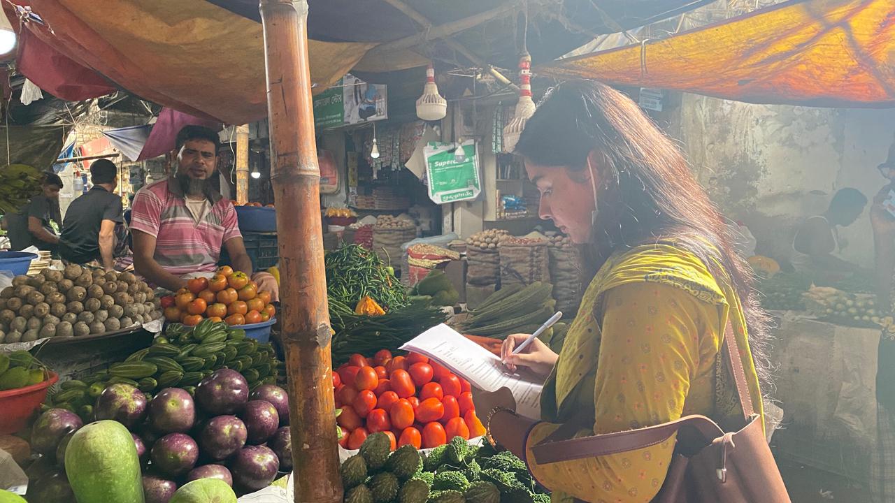 রায়েরবাজারে বিশ্ব খাদ্য দিবস উপলক্ষে “হ্যান্ড ইন হ্যান্ড ফর সয়েল অ্যান্ড সোল” ক্যাম্পেইন