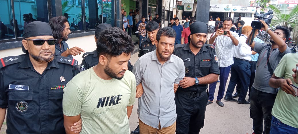 ফরিদপুরে পিস্তল ঠেকিয়ে ছিনতাই: ভাইরাল ডন শরীফ সহযোগীসহ র্যাবের জালে