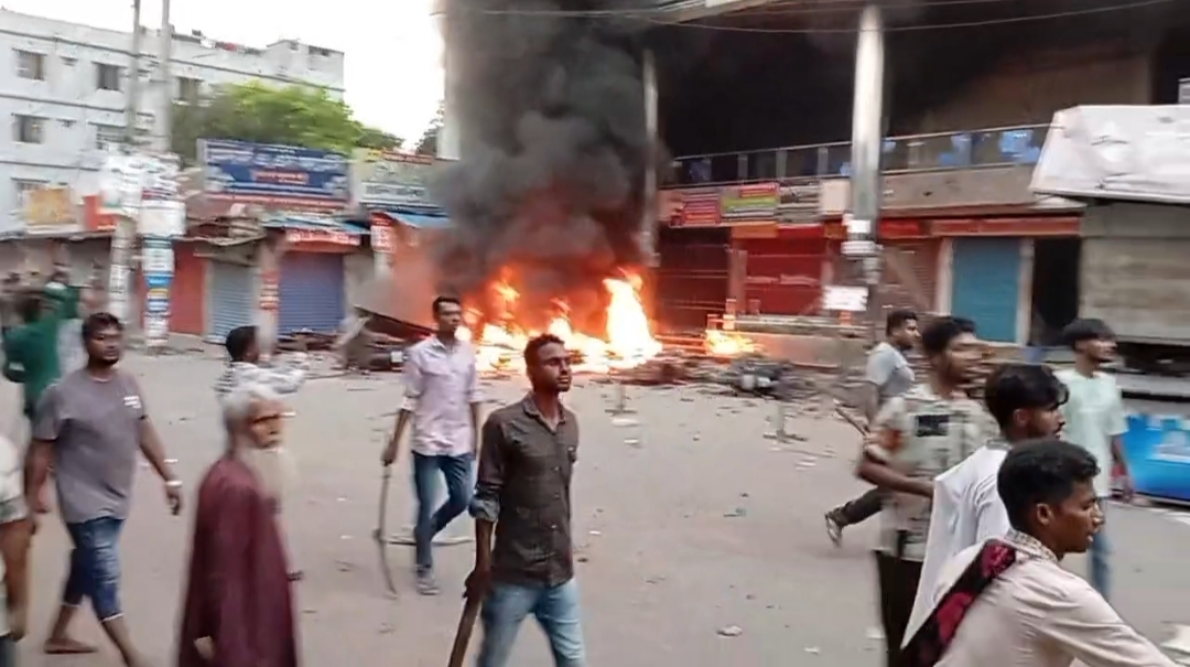 বোয়ালমারীতে বিএনপির দুই গ্রুপের উত্তেজনা, এক পক্ষের কার্যালয়ে ভাঙচুর লুটপাট অগ্নি সংযোগ